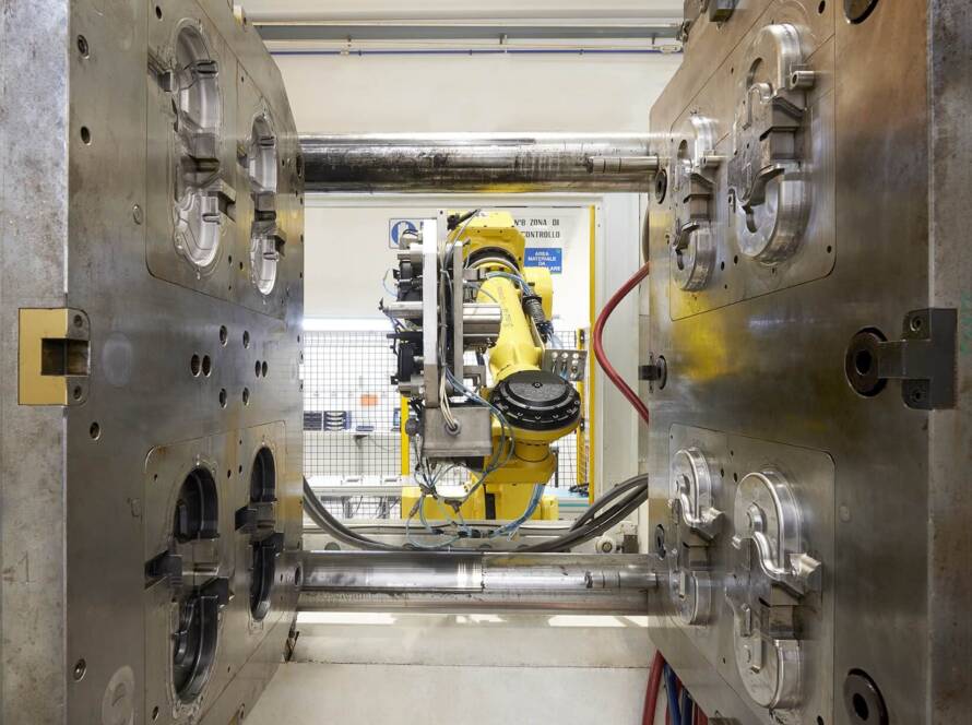 Stampi e robot Techpol